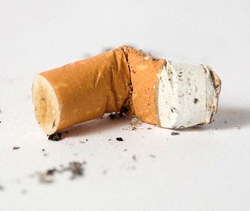 Курильщики утопят свои сигареты в воде